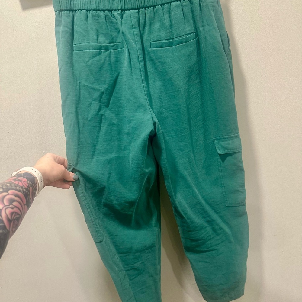 A New Day Women’s Green Cargo Pants Medium - Picture 6 of 8